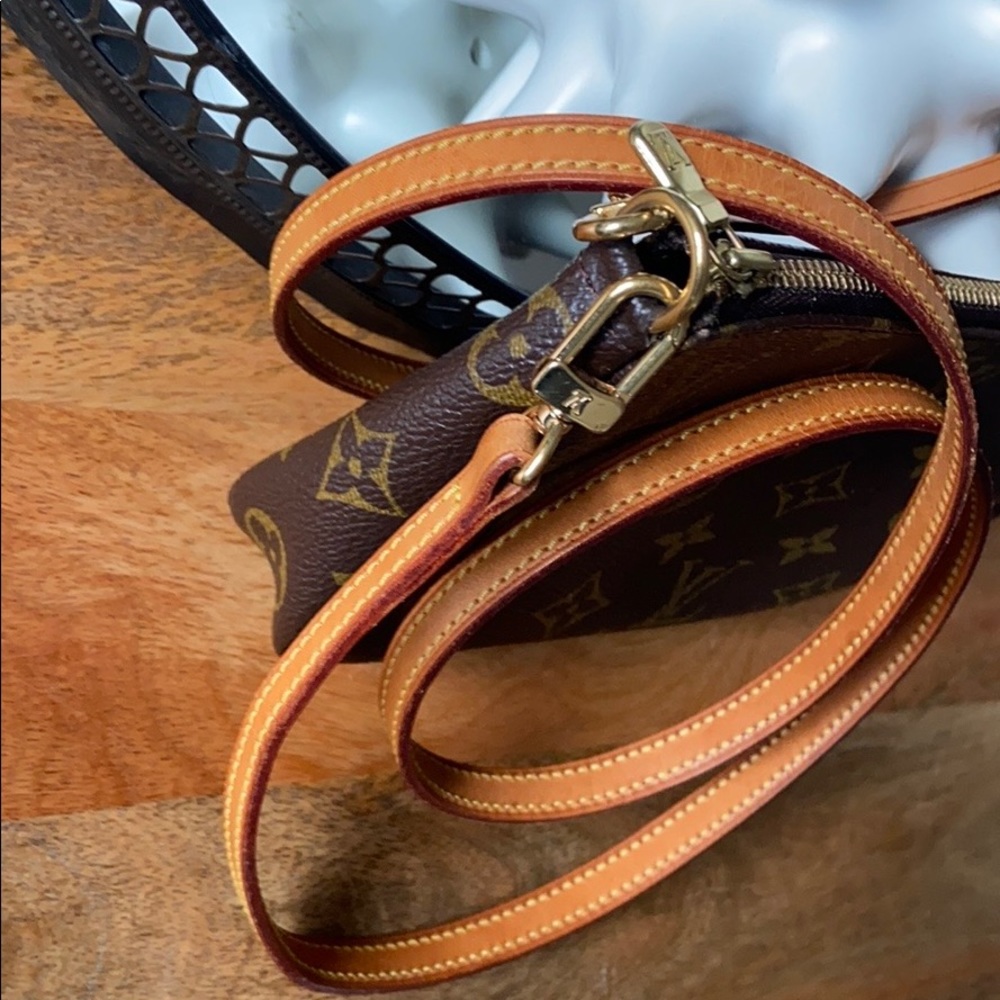 Louis Vuitton Monogram Pochette and Accessories - Picture 10 of 16